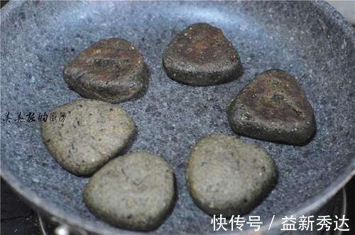 面团|年后早餐,老公爱上了它!平底锅一烙10分钟上桌,好吃还顶饱!