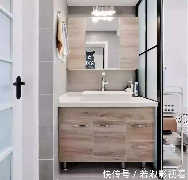 浴室柜|曾经很常见的7种卫生间用品,如今早就有了替代品,老款该淘汰啦