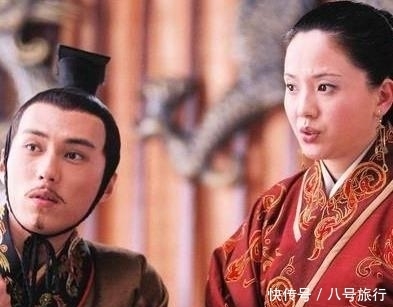 当场|皇帝下令处死奶妈，奶妈回头看了一眼，大臣当场怒斥，皇帝：放了