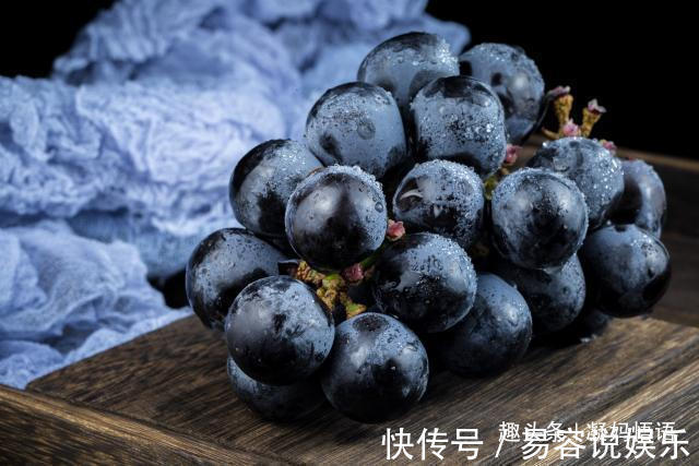 葡萄|为了生个大眼睛娃,孕妇孕期狂吃葡萄,孩子出生后怀疑抱错了