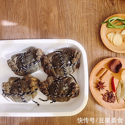 这道花雕熟醉蟹，汤汁都要舔干净