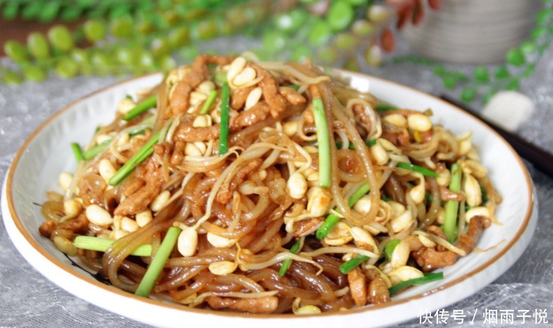 炒粉条,泡软直接炒就错了,做好2步,不粘连不起坨,爽滑又入味