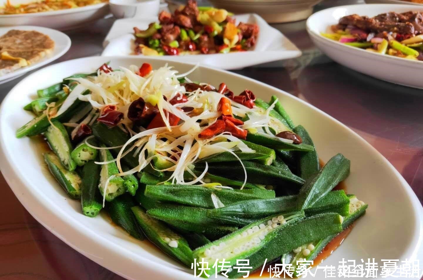 假期|假期，请南方同学吃饭，10个人8道菜，同学北方菜都这么硬吗