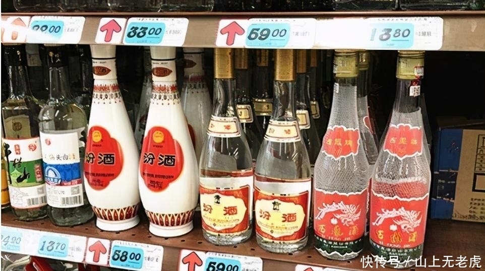 货架|沃尔玛“低调”的白酒之王,却被堆在货架布满灰尘,网友:难懂
