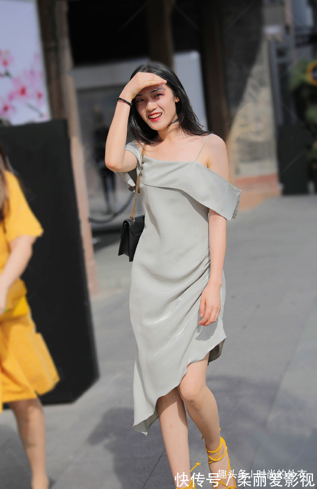 小姐姐 吊带裙就是这样,清爽舒适,还能让你的造型轻松优雅起来