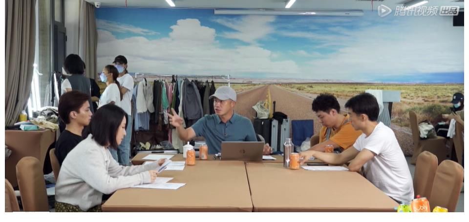 《导演请指教》成吐槽大会？观众和影评人吵起来，主持人不调解？