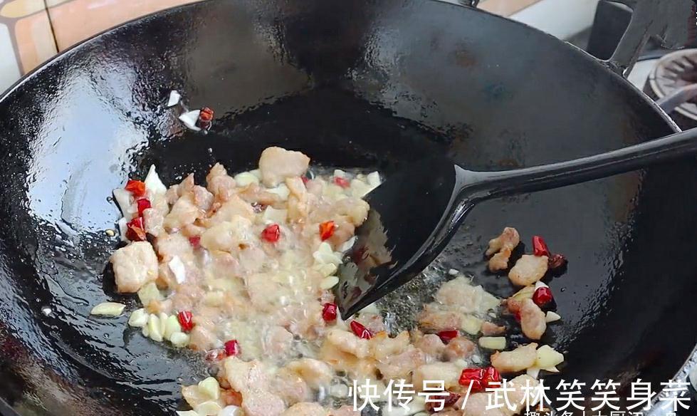 诀窍|白菜炖豆腐怎样做才好吃?原来做法有诀窍,一次炖一锅,太解馋了