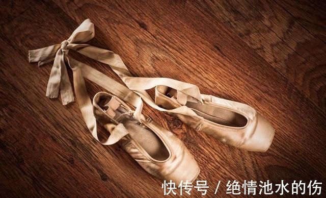 鞋子|上百美元的芭蕾舞鞋,却只能穿3天?学个芭蕾舞有多贵?