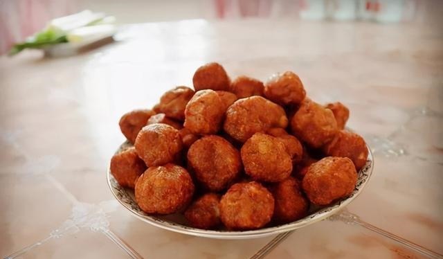 炸丸子只知道用面粉，加上它，炸出来的丸子外酥里嫩，凉了也不硬
