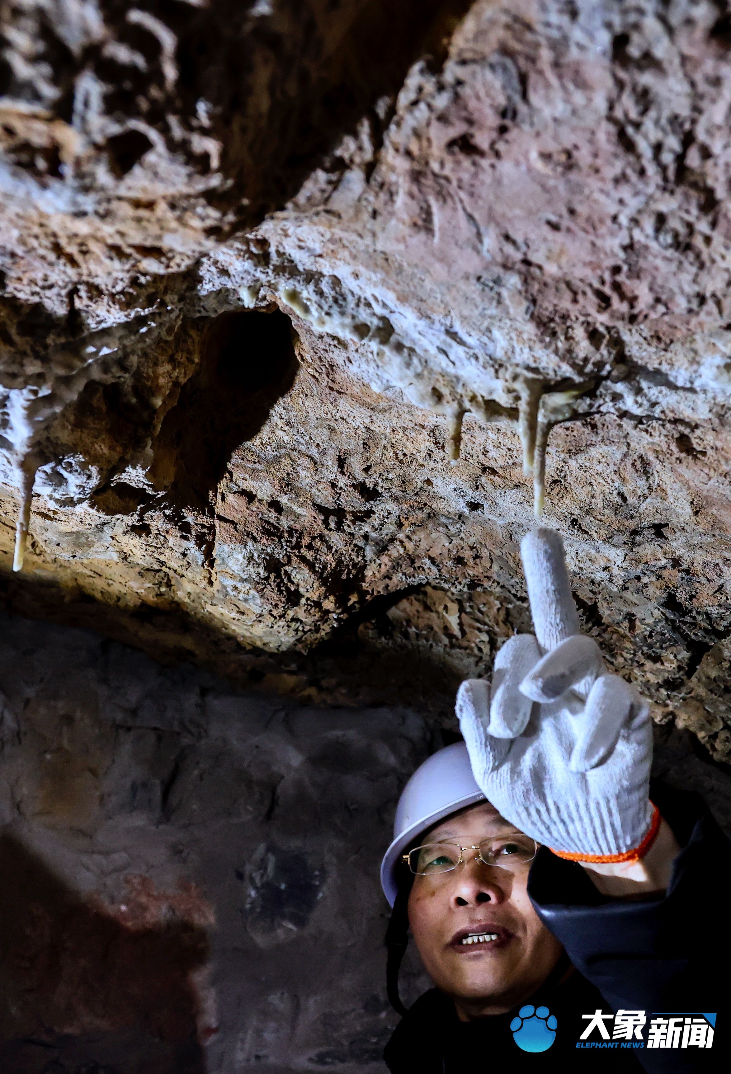 神仙洞|探秘龙门石窟“神仙洞”： 顶部挂着的水珠犹如满天繁星