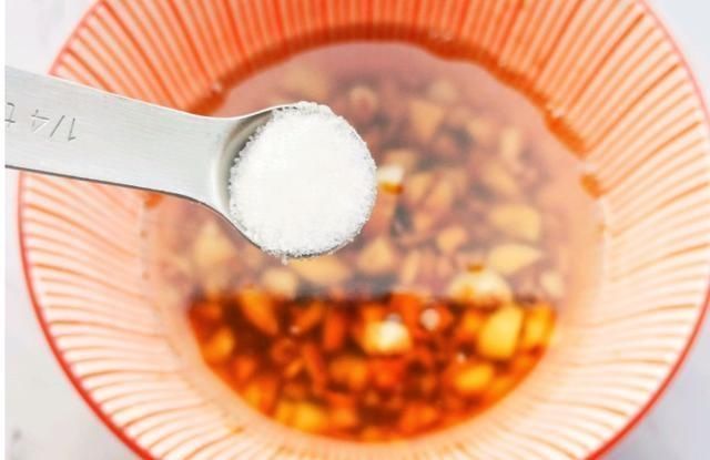 凉拌木耳西兰花|它是“清肠第一菜”,坚持每天吃一盘,刮油甩赘肉,一周瘦5斤