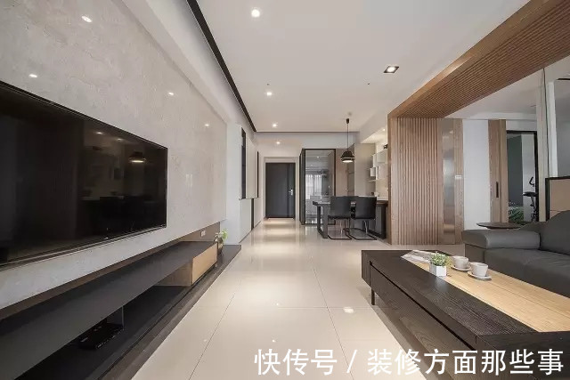 玄关|115平现代风二居室,玄关柜子墙收纳性超强