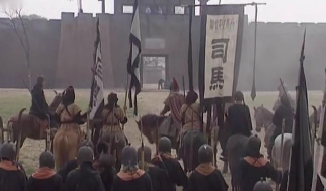 三十六计|诸葛亮空城计是假的,为什么琴弦断了,司马懿15万大军反而惊慌?