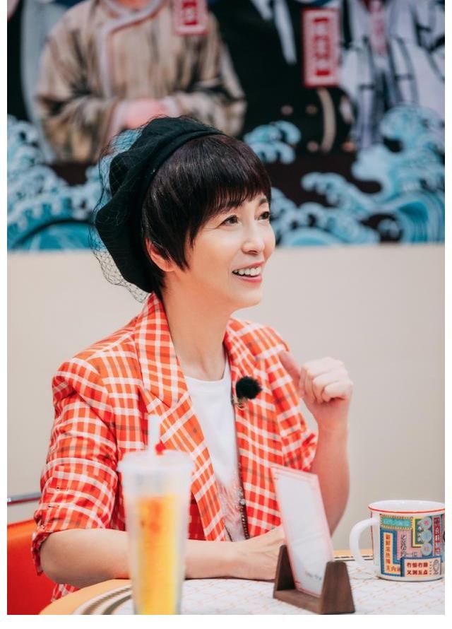 大湾仔的夜:苑琼丹惠英红综艺笑果拉满,张智霖露雀神本色