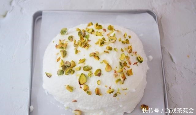 这个蛋糕不用面粉,只用蛋清就能做,入口即化,简单零失败!