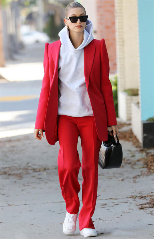 会穿基本款才是真的潮！白色连帽卫衣的5种搭配思路你会吗？