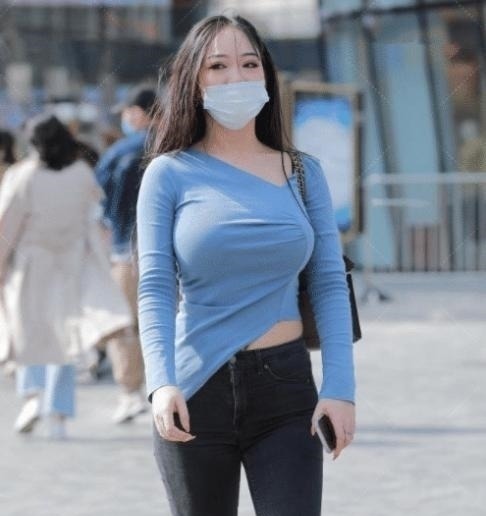 设计风格 蓝色斜领毛衣,彰显独特魅力,活力满满,既青春又减龄