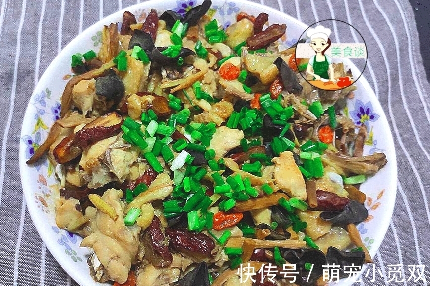 营养健康|木耳跟这菜是绝配,蒸一蒸就好,营养好吃不上火,常吃提高免疫力