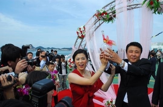 郭斌|王楠夫妇领证16年!青涩结婚照曝光:最浪漫的事就是和你慢慢变老