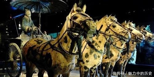 秦始皇兵马俑坑中出土吴钩,让人一看才知道,这种兵器灭绝的原因!