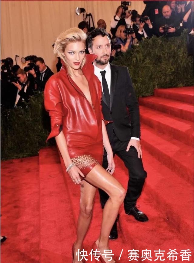 顶级蓝血奢侈品最爱美人颜PK战,你更Pink哪种颜?