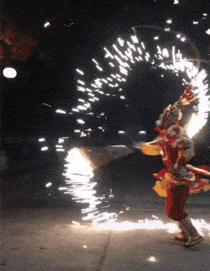 |搞笑GIF:本来想展示一下技术 没想到她最后一跳太抢镜了