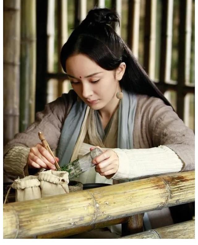 為什么素素只能跳誅仙臺結(jié)束愛情，而白淺卻可以趕走情敵？