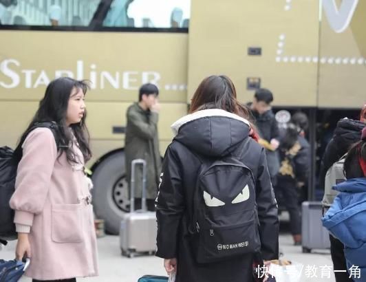 美术@初中生“画鸡腿”,原本以为是画着玩玩,最后却令同桌直流口水