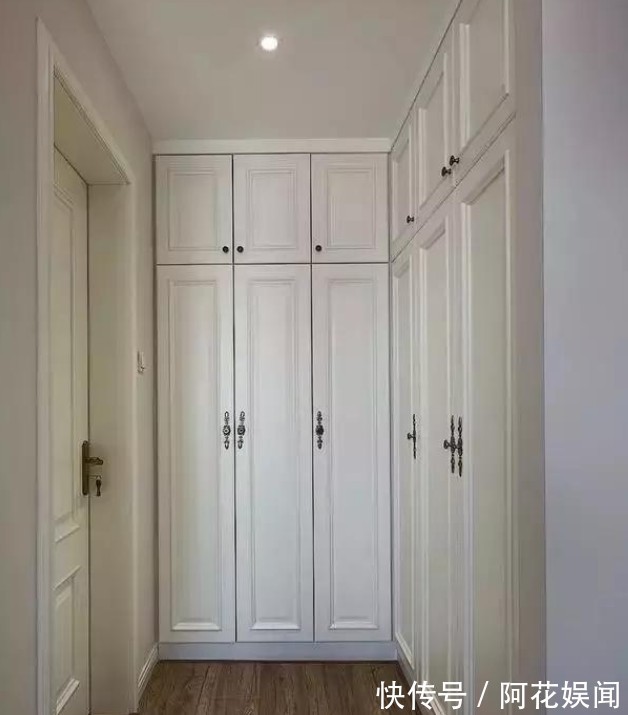 收藏品|老公非要在客厅打一排柜子!没想到这么多好处,邻居回家默默照做