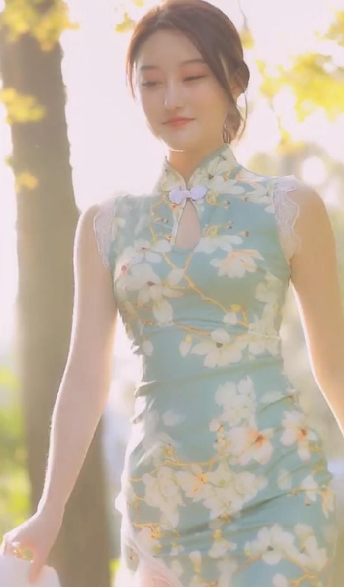 小姐姐|旗袍小姐姐,丹凤眼,细柳腰,美得可以做壁纸