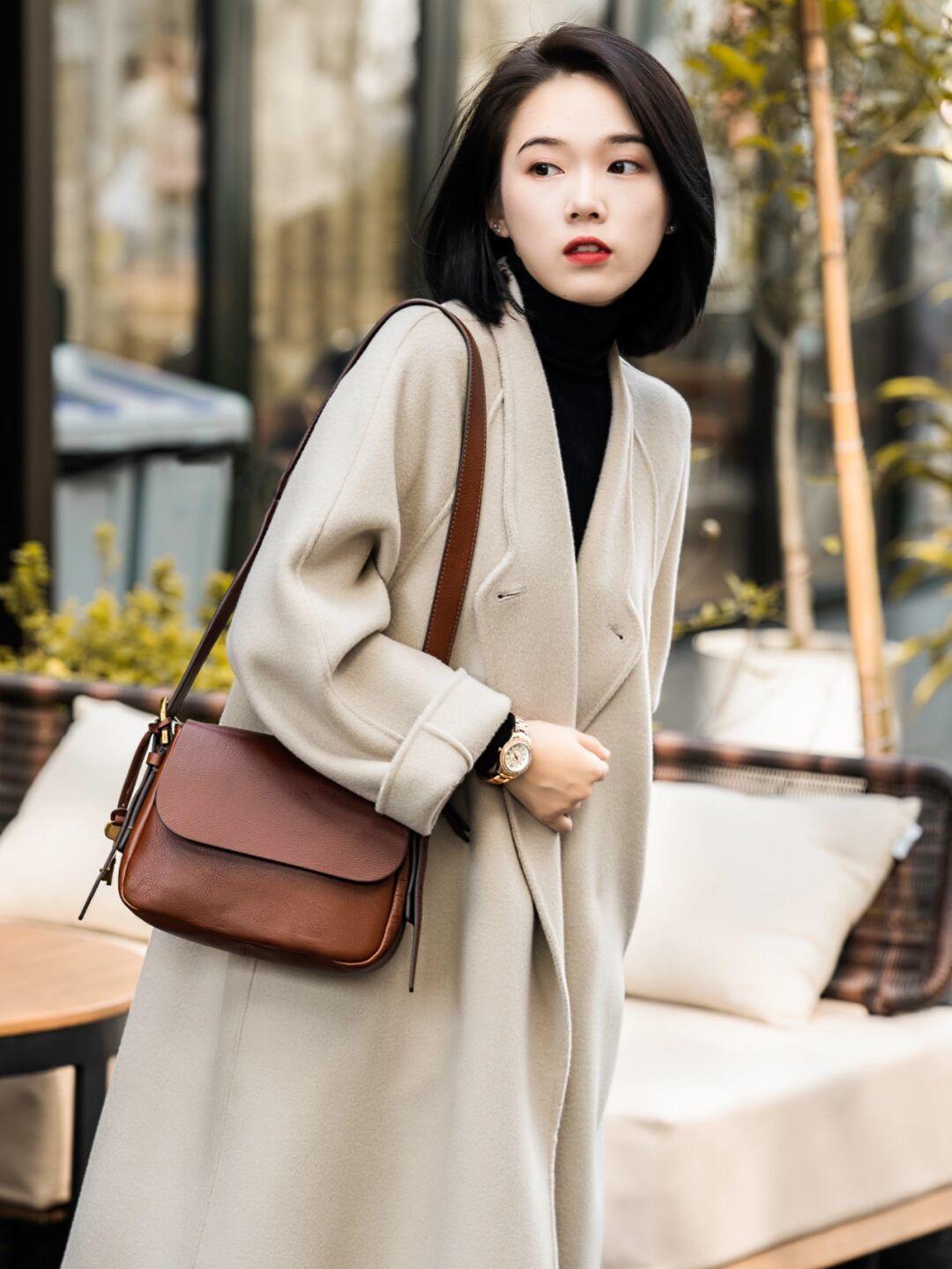 冬天|这个冬天还只会穿羽绒服?一件棕色大衣完全就能够搞定这个冬天,让你穿出女神范!
