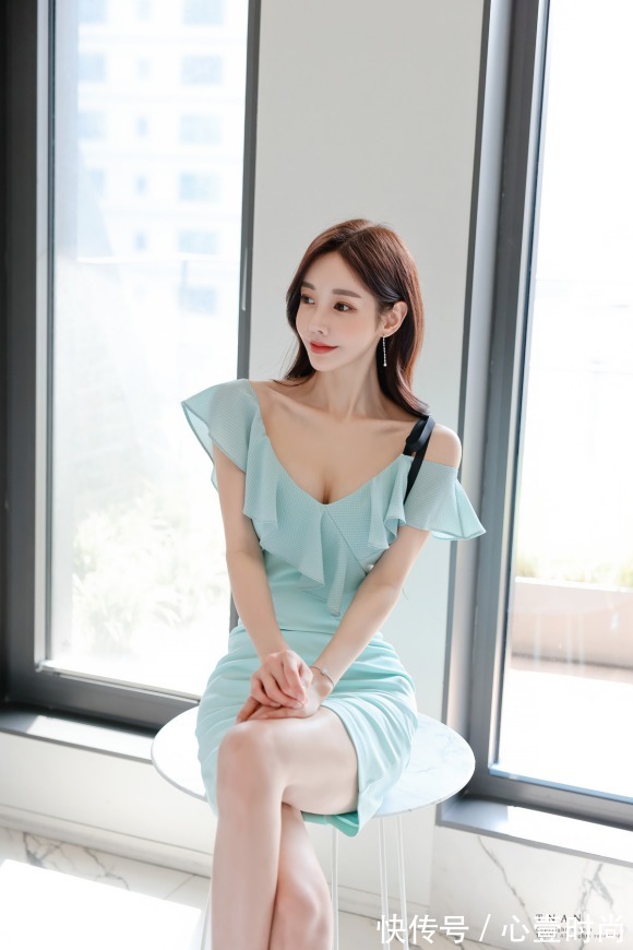 时尚|女神孙允珠高清时尚搭配:波萨诺瓦水晶钻石涟漪吊肩裙