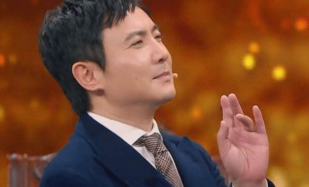 春晚舞台|他上春晚6次却3次失误，但每一次失误都成经典，网友：难怪能红