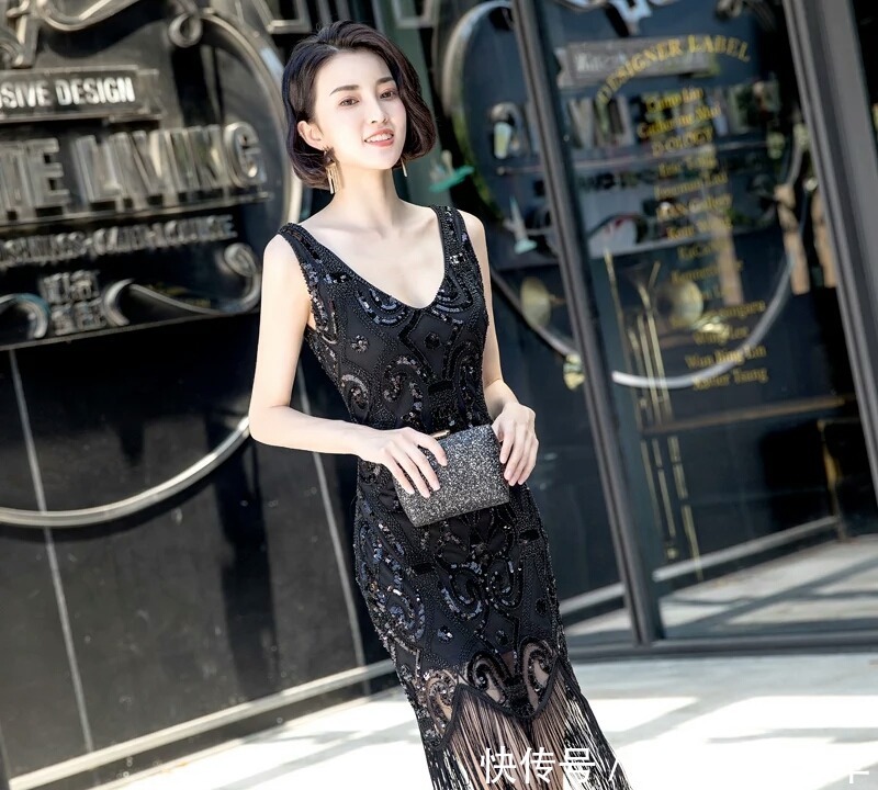 街拍:黑天鹅般优美,让人移不开眼睛