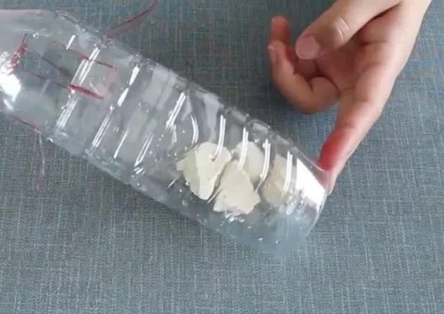 家里剩的肥皂头,放在塑料瓶里效果太好了,一年能省好多