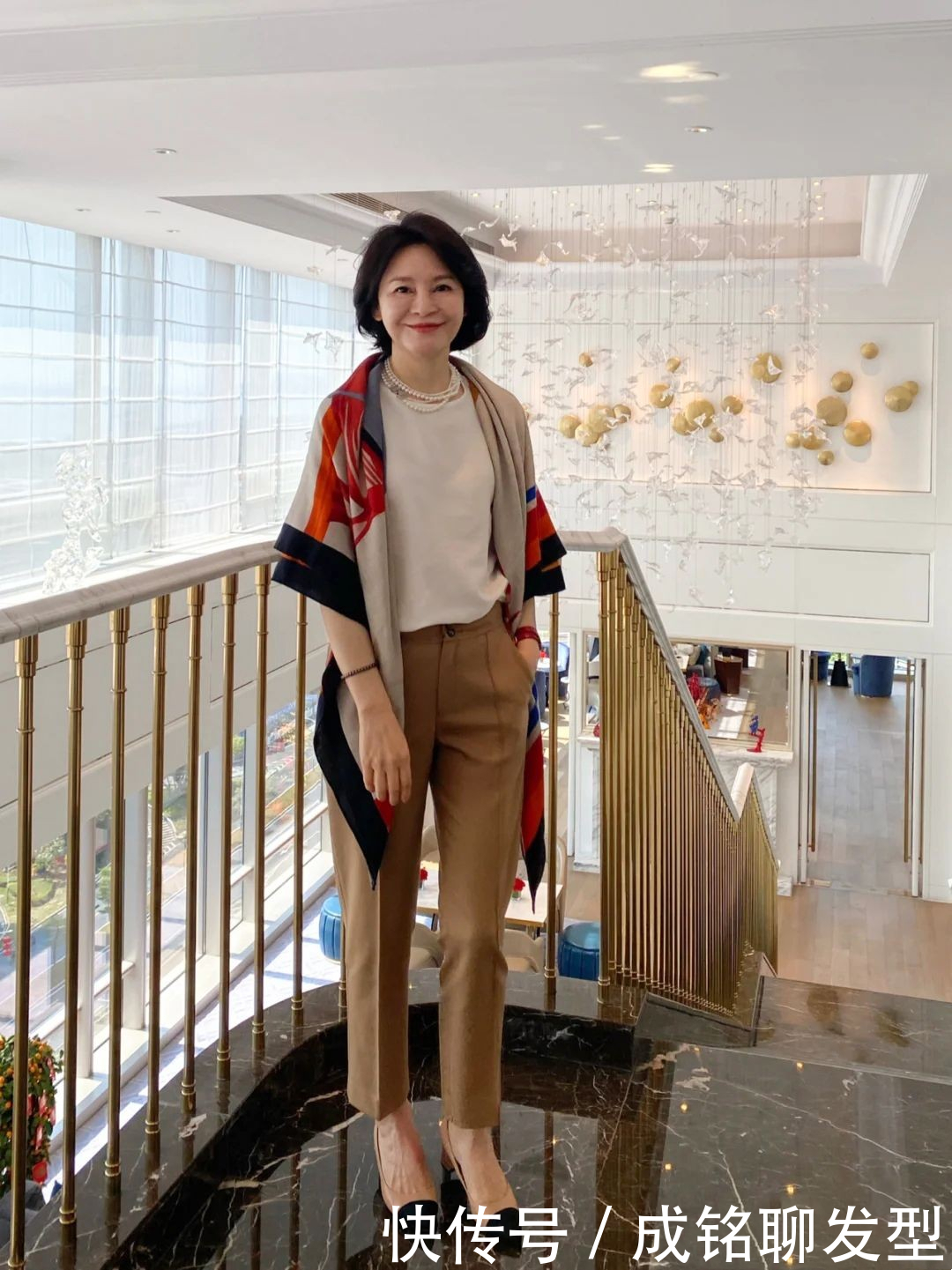 白色衬衫|50岁女人的精致穿搭,端庄大气又显气质,时尚减龄又不失女人味