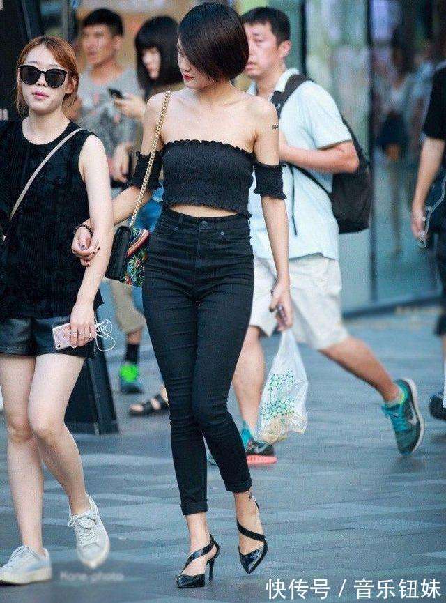 性感 紧身裤上身显气场,尽显年轻人的自由,俏皮性感凸出“腰细臀肥”