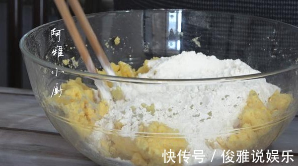 玉米面最好吃的做法，比蛋糕还好吃，粗粮中的精品，孩子一次吃俩