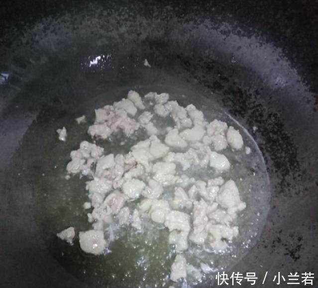 它是天然“黄体酮”,隔三差五吃,淡化皱纹,美白防色斑