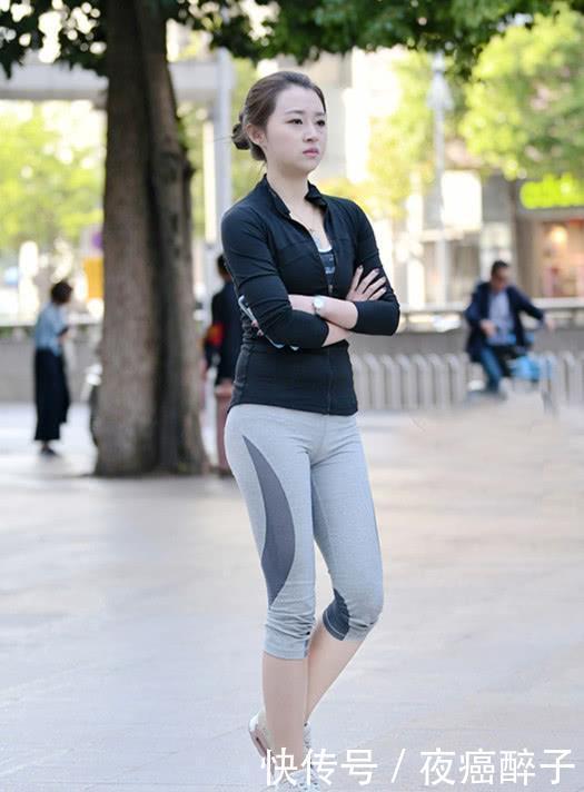 美女|街拍美女身姿挺拔,亭亭玉立的小姐姐,气质特别好