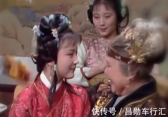 贾府!湘云挤兑黛玉赞宝钗,仅仅是因为宝钗比黛玉更好吗?