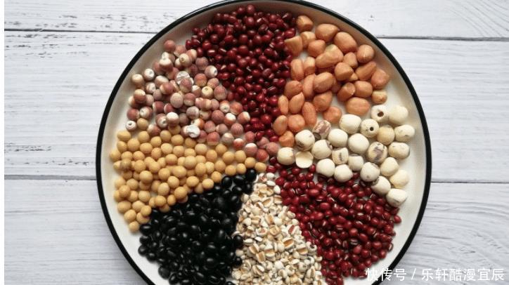 红豆杂粮粥|女生经常熬夜别忘多喝这粥,这几样补血的食材熬一锅,滋补又养发
