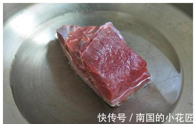 煮牛肉时，总是发柴又塞牙？教你1招，煮出软烂好吃牛肉