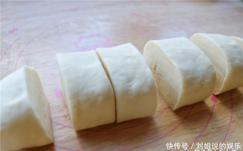 再也|吃过自己蒸的馒头,再也不出去买了,不加一滴水,弹性十足