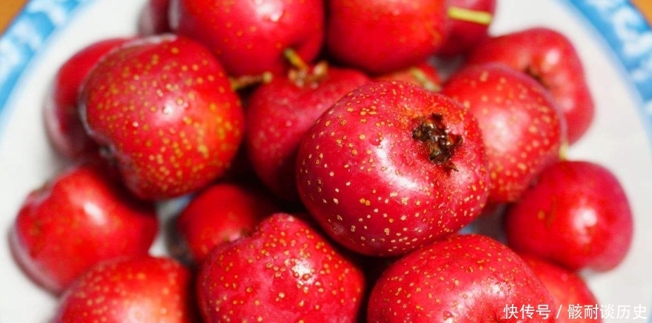 去鱼鳞别再用菜刀!大厨教你,加一些它,鱼鳞自己往下掉,好用!