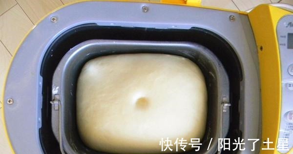 自制面包不松软,试试这个配方一次发酵绵软拉丝,三天也不硬!