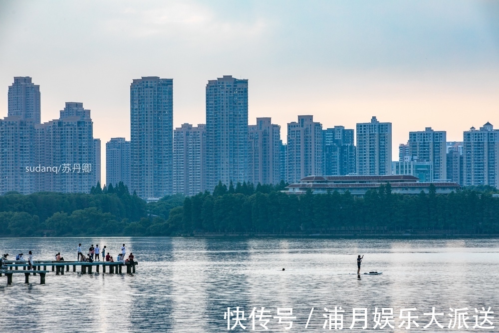 武大凌波门|武汉东湖比西湖大六倍，这里的夏天很文艺，恍如宫崎骏的世界