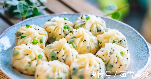 小笼包|跟我学做包子，无需和面擀皮，半小时搞定，外焦里嫩，比小笼包好