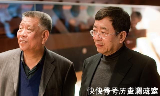 图书馆!余秋雨为去西北找阳关,46岁用23封信辞掉职务,贾平凹:难得人才