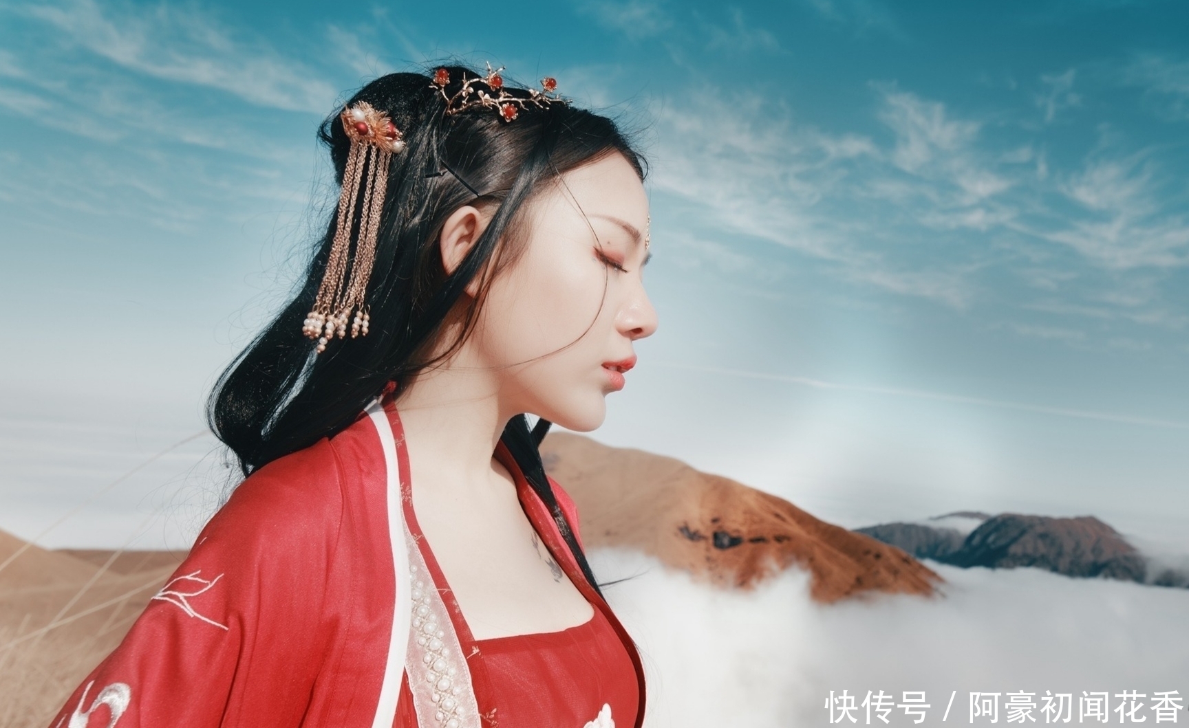 滚滚红尘|诗词丨销魂总在黄昏后,风绕青藤月满庭